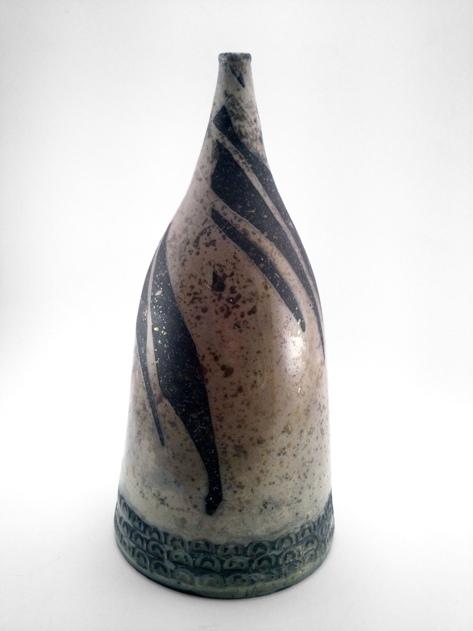 Black and White Vase - Ildikó Károlyi