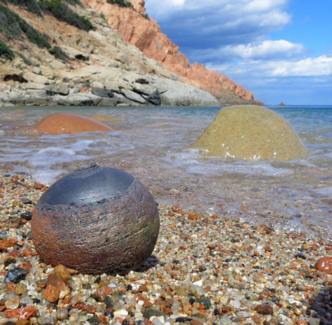 Castaway: Whispering Globe - Ildikó Károlyi