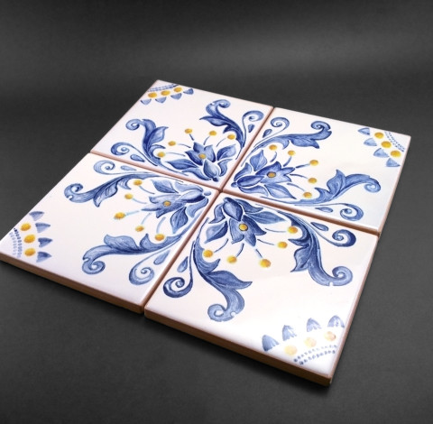 Floral Maiolica Tile - Ildikó Károlyi