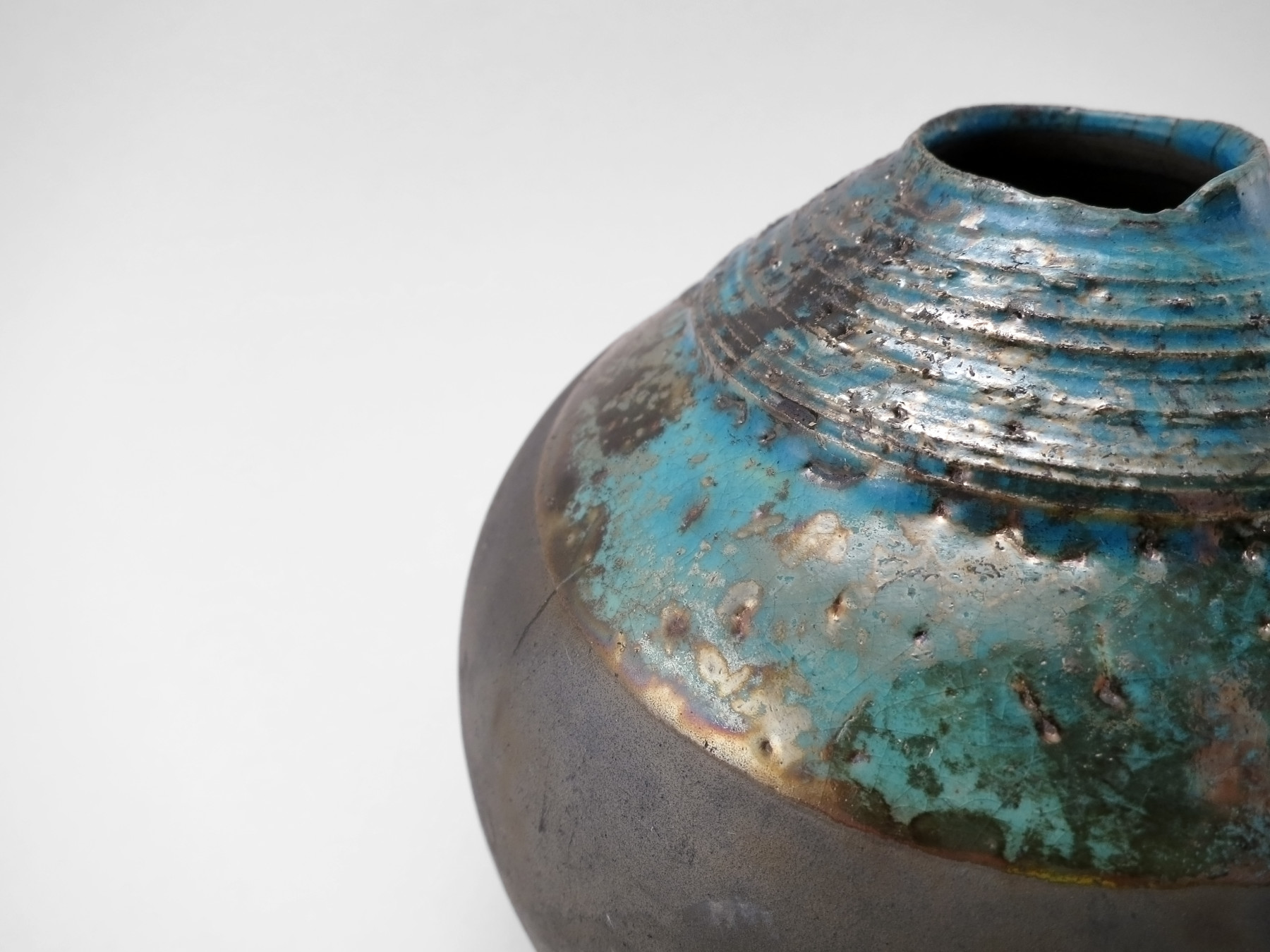 Aquamarine: Whispering Globe - Ildikó Károlyi