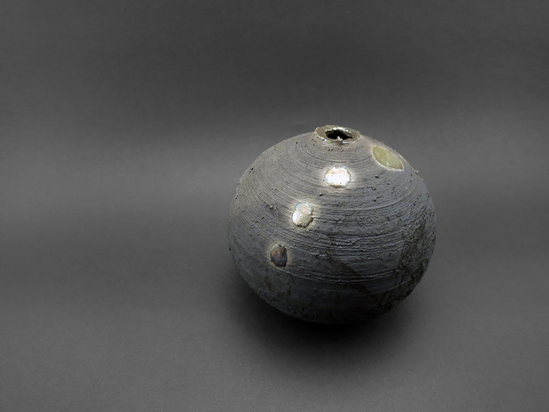 Dwarf Moon: Whispering Globe - Ildikó Károlyi