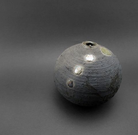 Dwarf Moon: Whispering Globe - Ildikó Károlyi